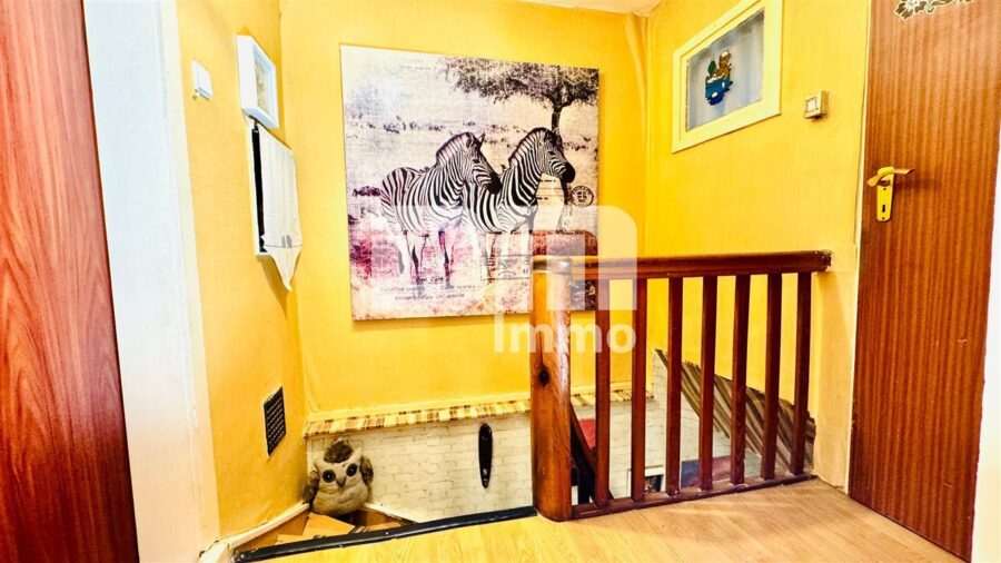 Schöne Doppelhaushälfte in schöner Wohnlage mit Panoramablick, Gartenbereich und Garage - OG / DG Flur / Diele